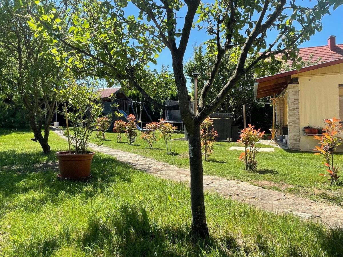 Jasmin Apartment House Vonyarcvashegy Exterior foto