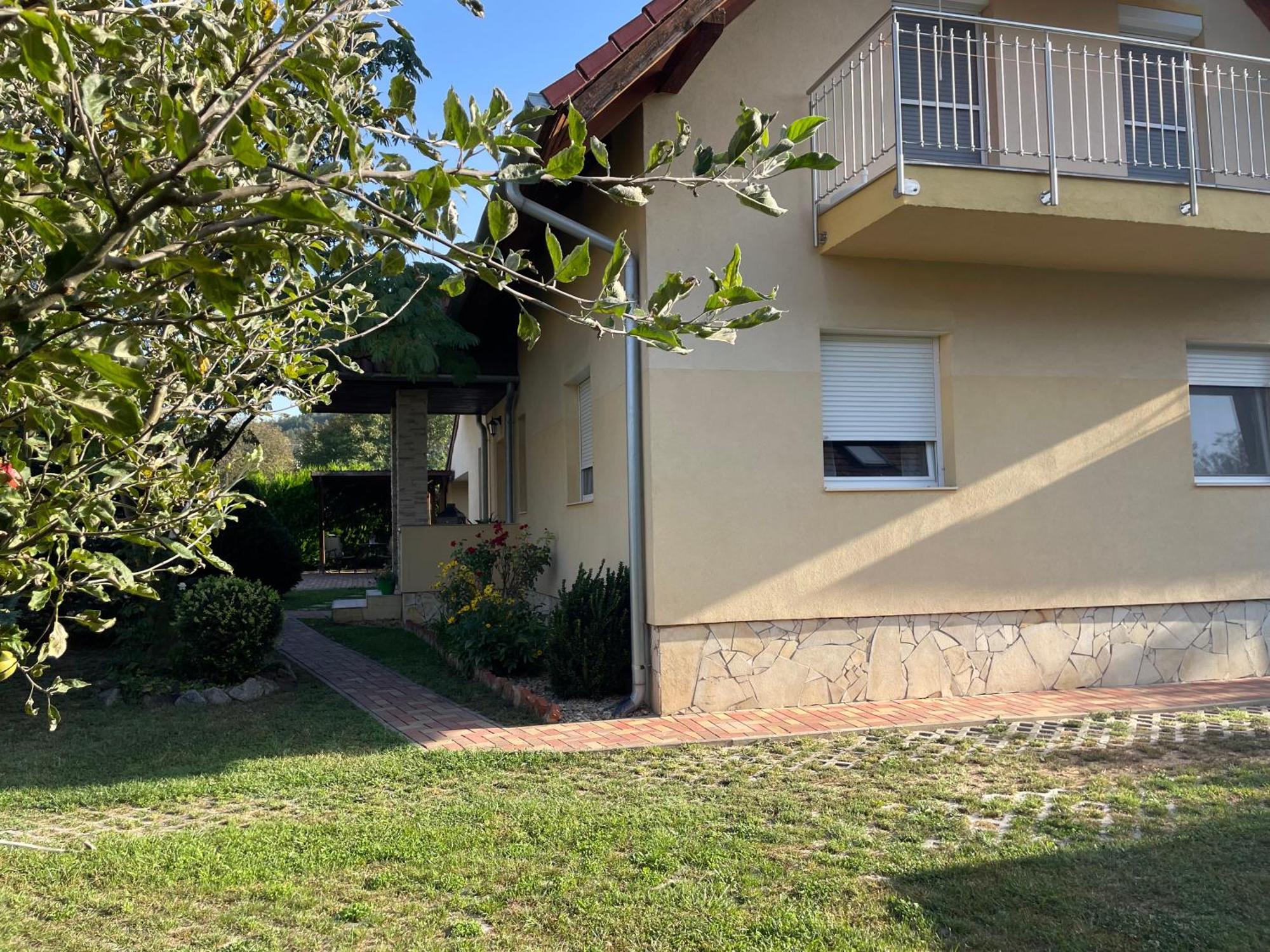 Jasmin Apartment House Vonyarcvashegy Exterior foto